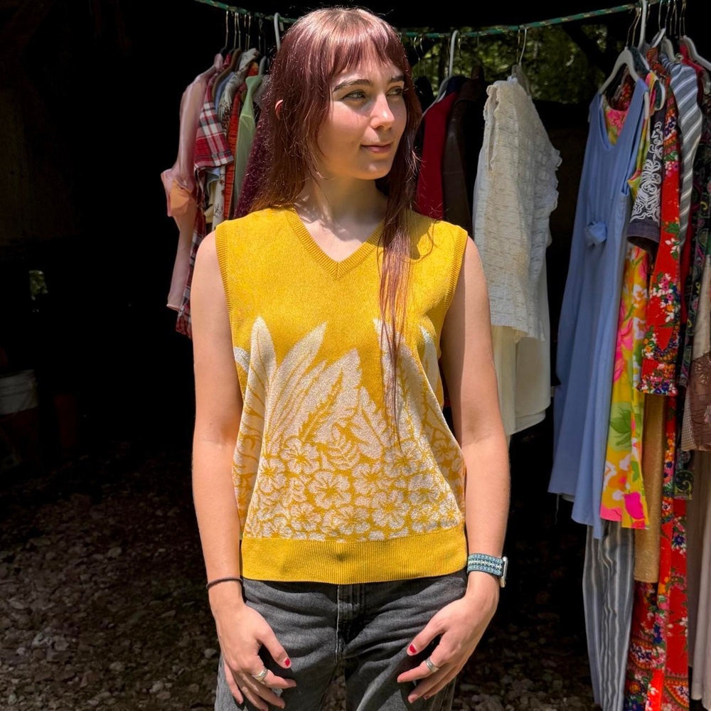 70s tropical floral two tone knit sweater vest shimmer cream & yellow w/ v neck